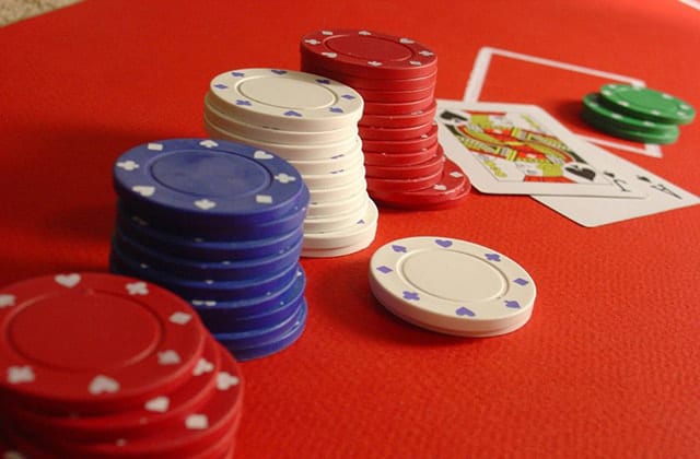 Biết những sai lầm sau sẽ giúp bạn chơi Poker giỏi và dễ kiếm tiền hơn