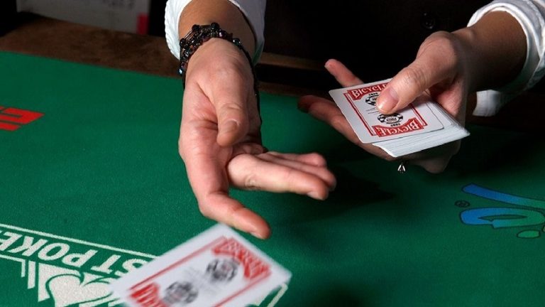 Các kỹ năng chơi bài Poker hay để thắng đối thủ trong bàn cược